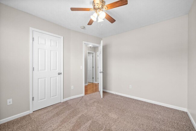 Building Photo - Pet Friendly Three Bedroom with Bonus!