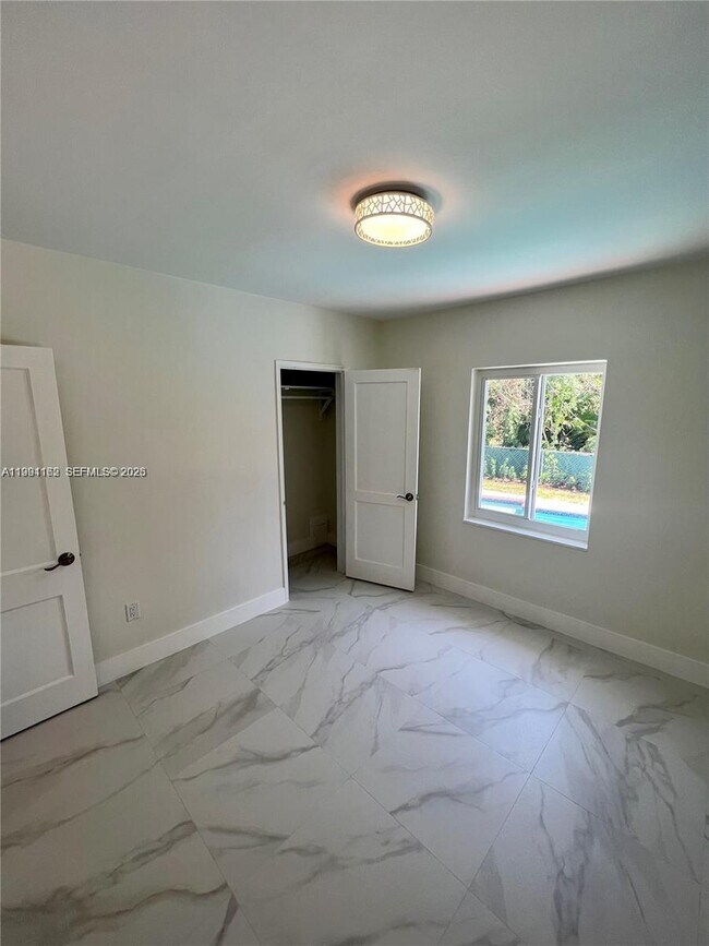 Building Photo - 5970 SW 46th St