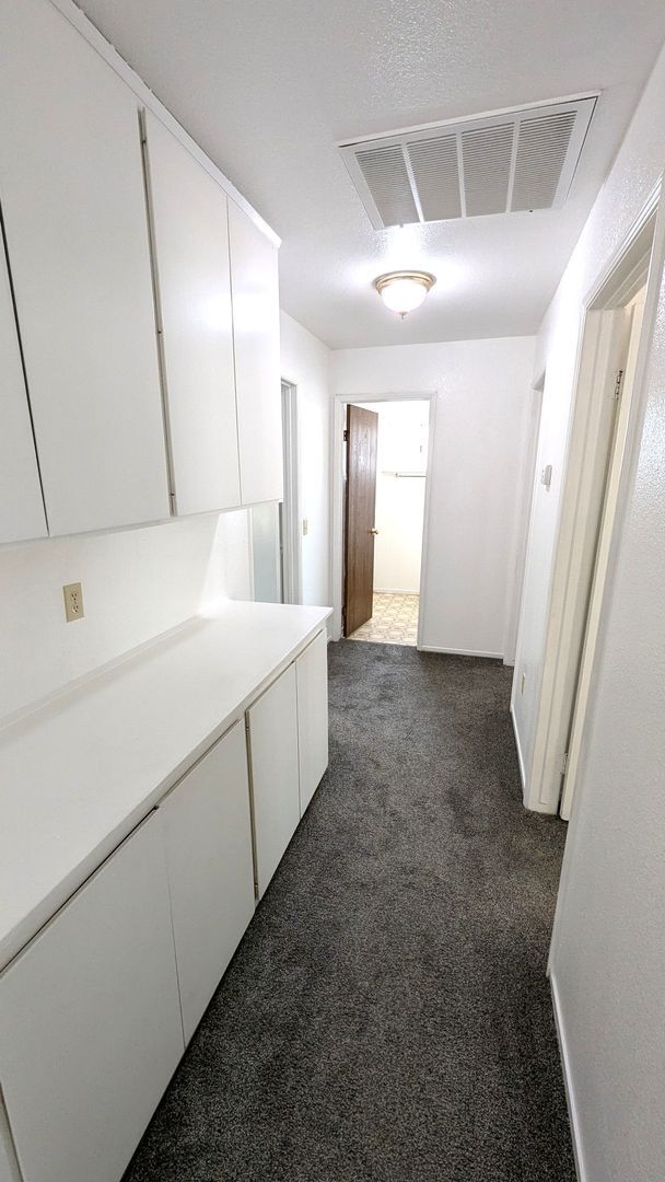 Building Photo - 3 Bedroom 2 Bath Home on Large Corner Lot