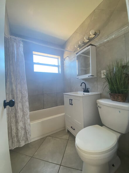 Building Photo - 2901 Garden Terrace NE