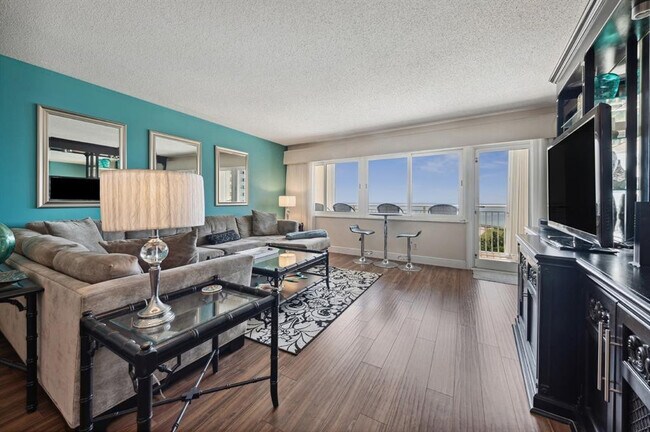 Building Photo - 328 N Ocean Blvd