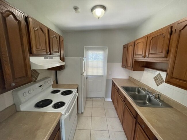 Building Photo - Charming 2BR/1BA Home Available NOW in Pin...