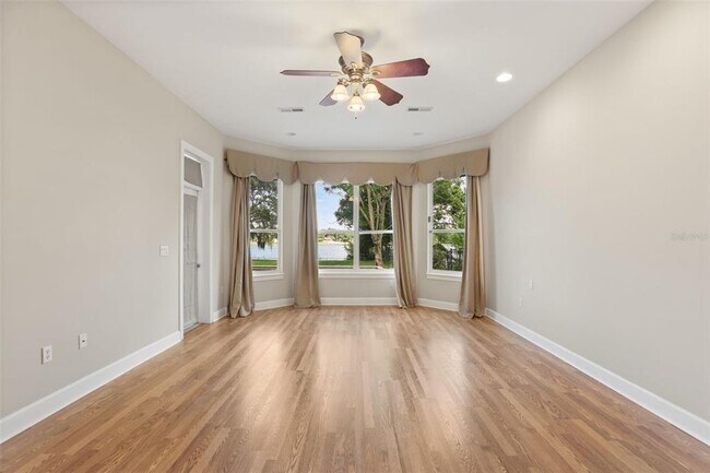 Building Photo - 5554 Palm Lake Cir