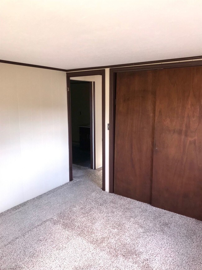Building Photo - 2 br, 1 bath Apartment - 2 Albert Ln Apt 6 #6