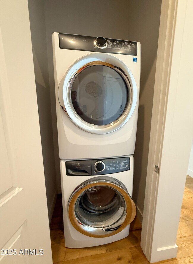 Building Photo - 3131 N Central Ave