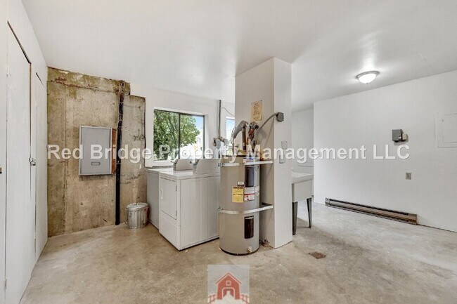 Building Photo - 4314 Southwest View Point Ter