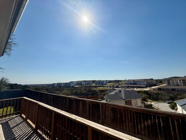 Building Photo - 5 bedroom, 3 bathroom home off TPC Parkway!
