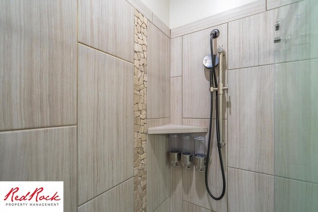 Building Photo - Pet-Friendly 3 Bedroom Home In A Great Neighborhood