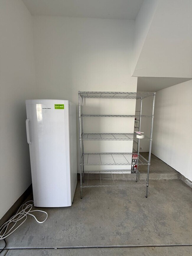 Building Photo - LAKE VIEW