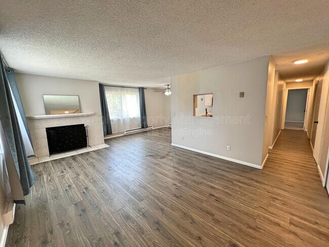 Building Photo - 8100 W Quincy Ave