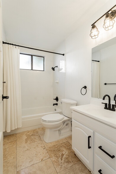 Second Bathroom - 3112 La Mesa Dr