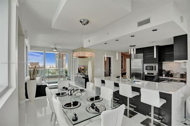 Building Photo - 900 Biscayne Blvd