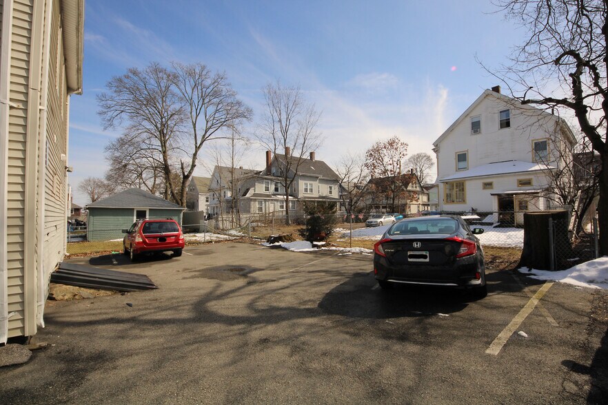 Building Photo - 62 Bedford St