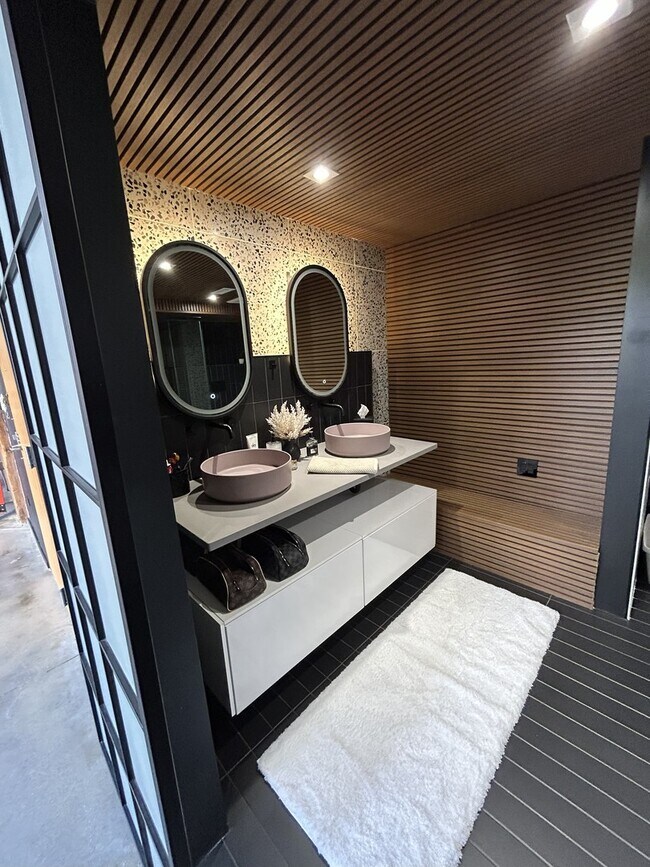 Building Photo - 1727 S Indiana Ave