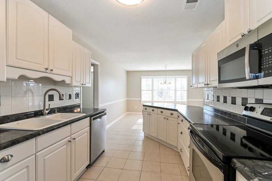 Building Photo - 5150 Bluff Springs Cove