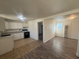 Building Photo - 561 Valley Ave