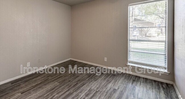 Building Photo - 4659 S Darlington Ave