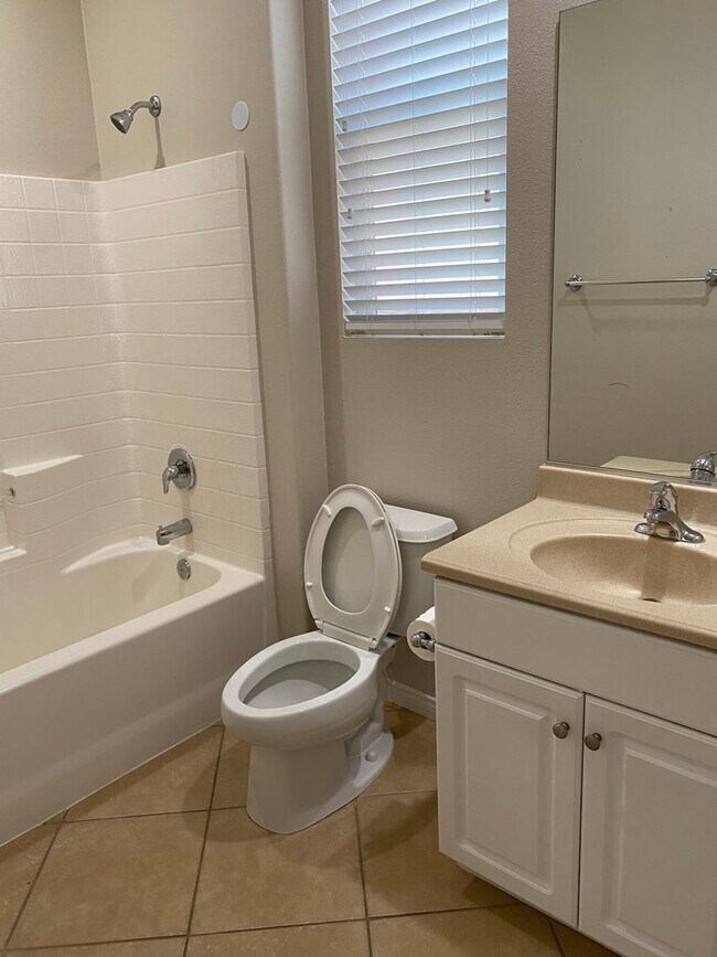 Building Photo - Beautiful 5 Bedroom Home in Murrieta Available!