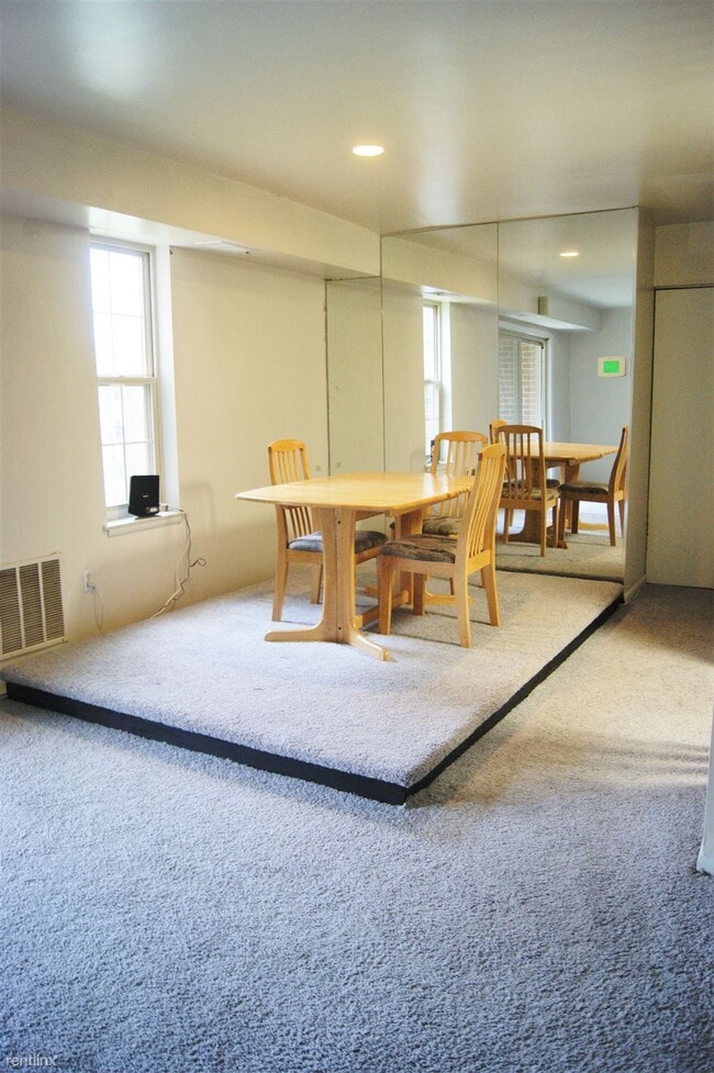 Building Photo - 2 br, 1 bath  - 14 Mountbatten Ct Apt 203