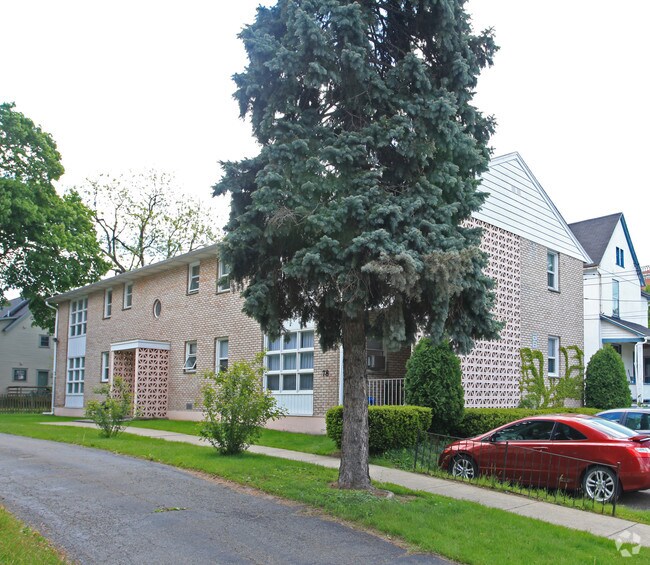 Building Photo - 78 Oak St