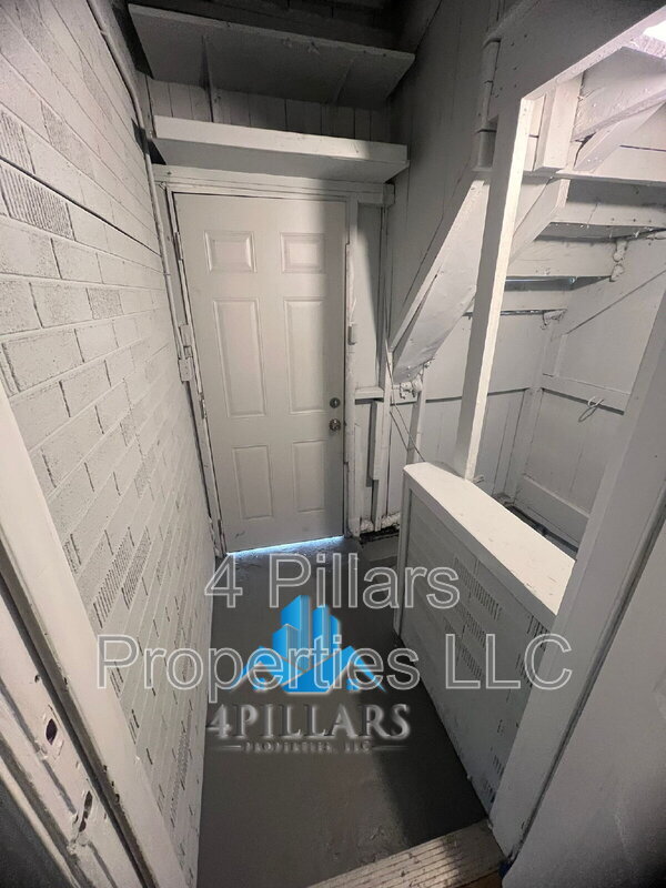 Building Photo - 1311 E Columbus Dr