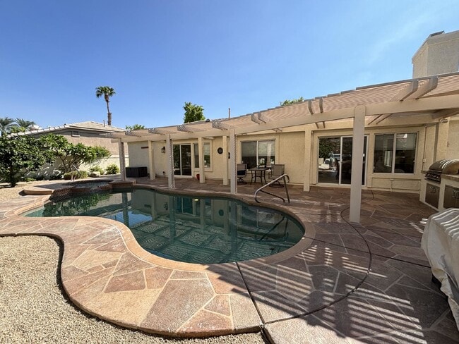 Building Photo - Furnished or Not! Gated, 3 Bedrooms, pool/spa