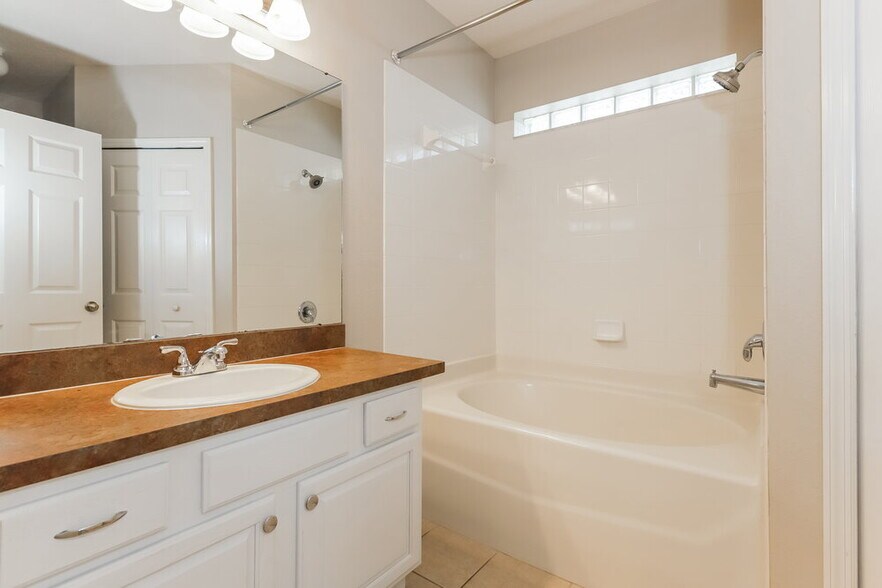 Building Photo - 10808 Shasta Ct