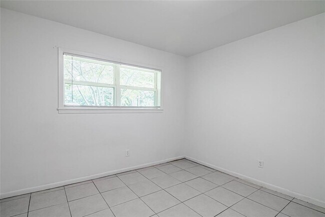 Building Photo - 604 Hayman St