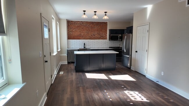 Building Photo - Modern Brand New 2 Bdrm in OTR – Stylish Finishes!