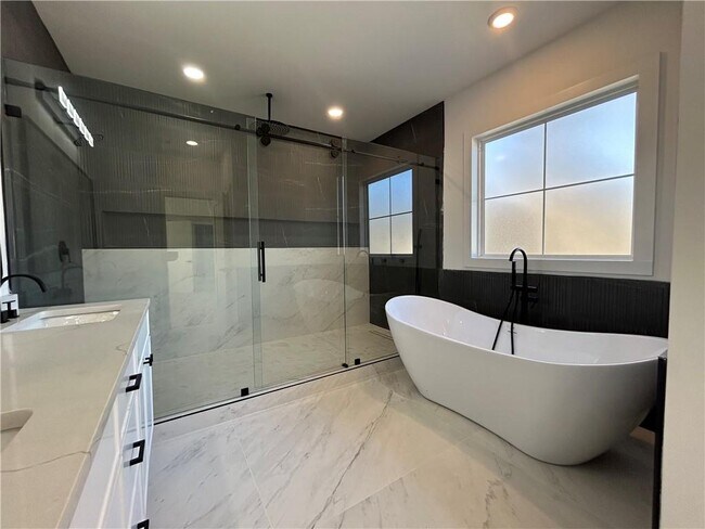 Building Photo - 73 Whitefoord Ave SE