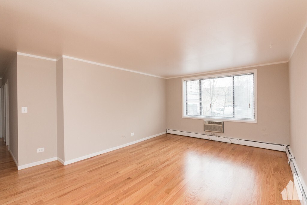 Building Photo - 1515 W Morse Ave