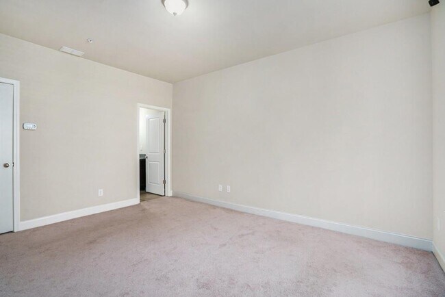 Building Photo - 612 Luckett Ct