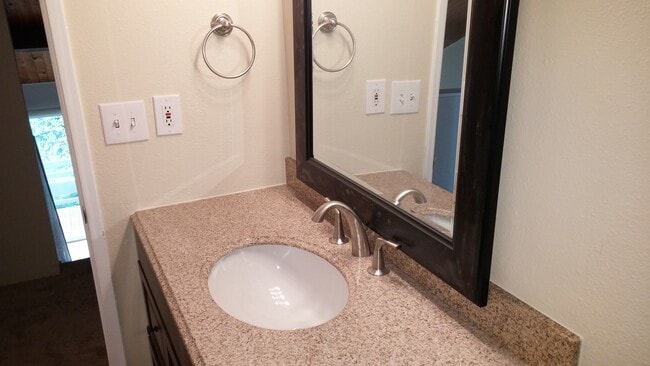 Building Photo - 4 Touchstone