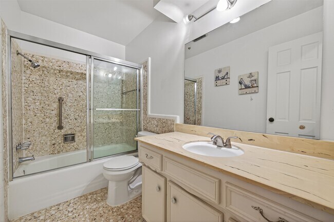 Building Photo - 5530 Holly St