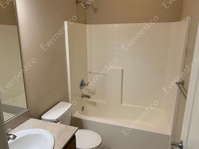 Building Photo - 161 Highview Cove