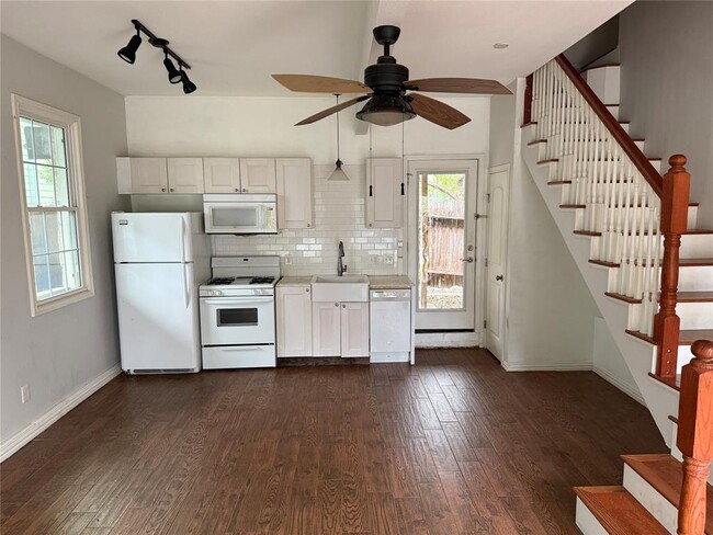 Building Photo - 1402 W 40th St