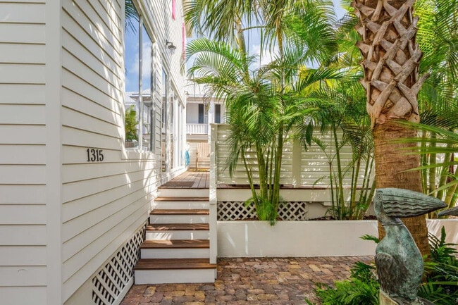 Building Photo - 1315 Whitehead St