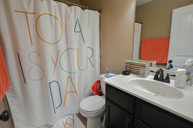 Building Photo - Pet Friendly Four Bedroom!