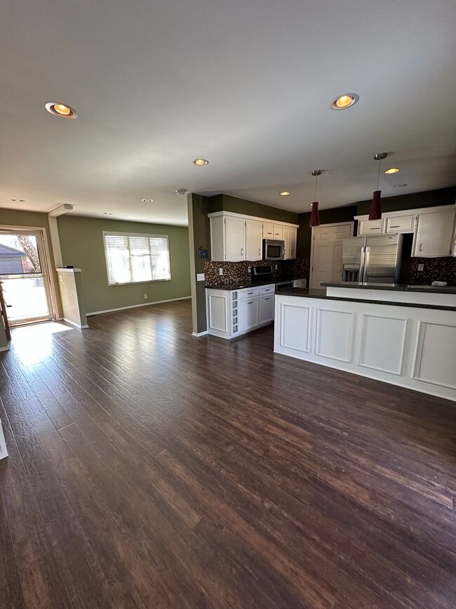 Building Photo - BEAUTIFUL updated 3 Bed/2.5 Bath Home in D...