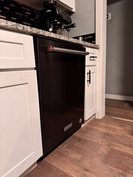 Building Photo - 3402 E 17th Ave