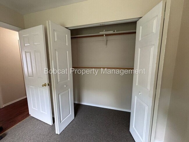 Building Photo - 1650 Walker Dr