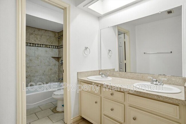 Building Photo - 2033 Teton Pl