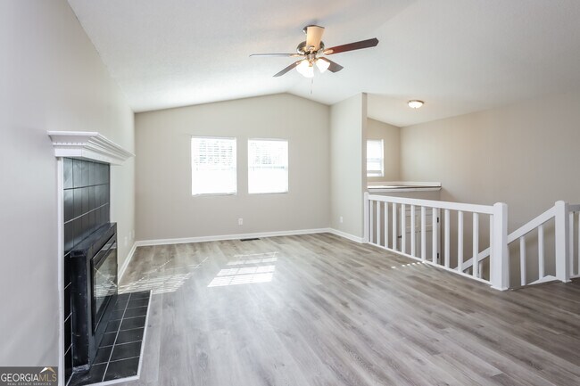 Building Photo - 5642 Riverside Dr