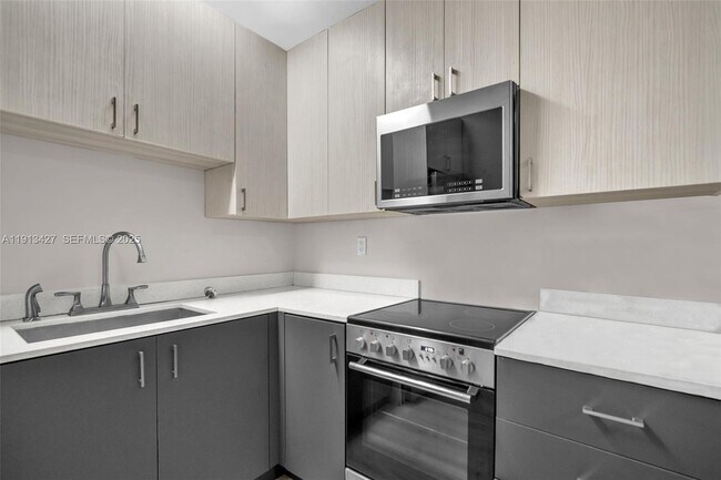 Building Photo - 3030 NW 16th St