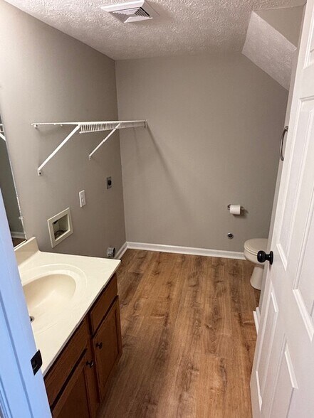 Building Photo - 254 Marcellus Dr