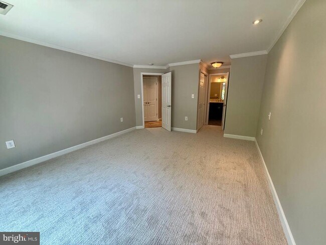 Building Photo - 1140 Lake Heron Dr
