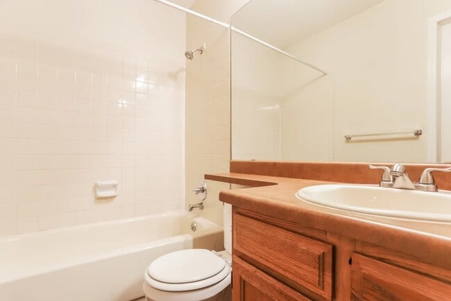 Building Photo - 4442 Biscay St