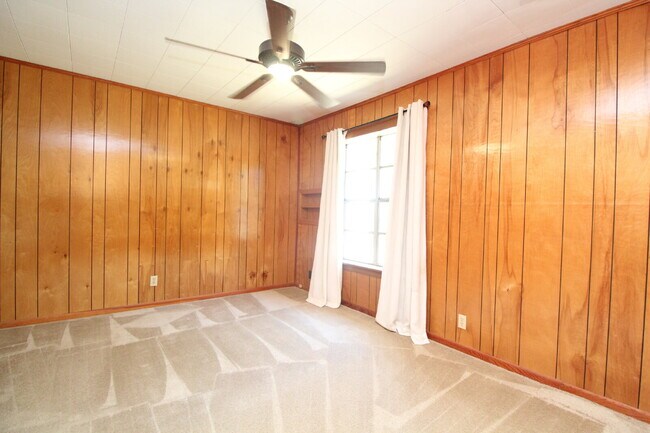 Building Photo - Molino Cottage with Hardwood Floors, Sunro...