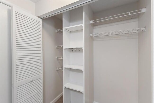 Building Photo - Beautifully Renovated Townhome For Rent In...