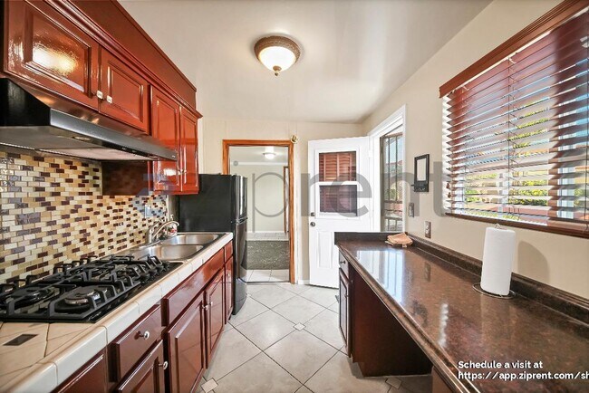 Building Photo - 1949 E Idahome St